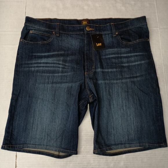 Lee Men's Size 42 Regular Fit Jean Shorts Blue Dark Wash 10" Inseam Denim - Picture 1 of 4